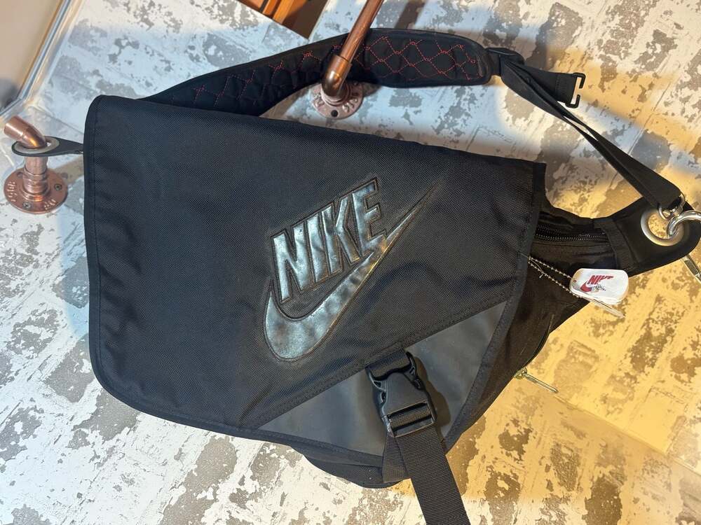 NWT Rare VTG 2000s Nike Bike Messanger bag Black / Red.